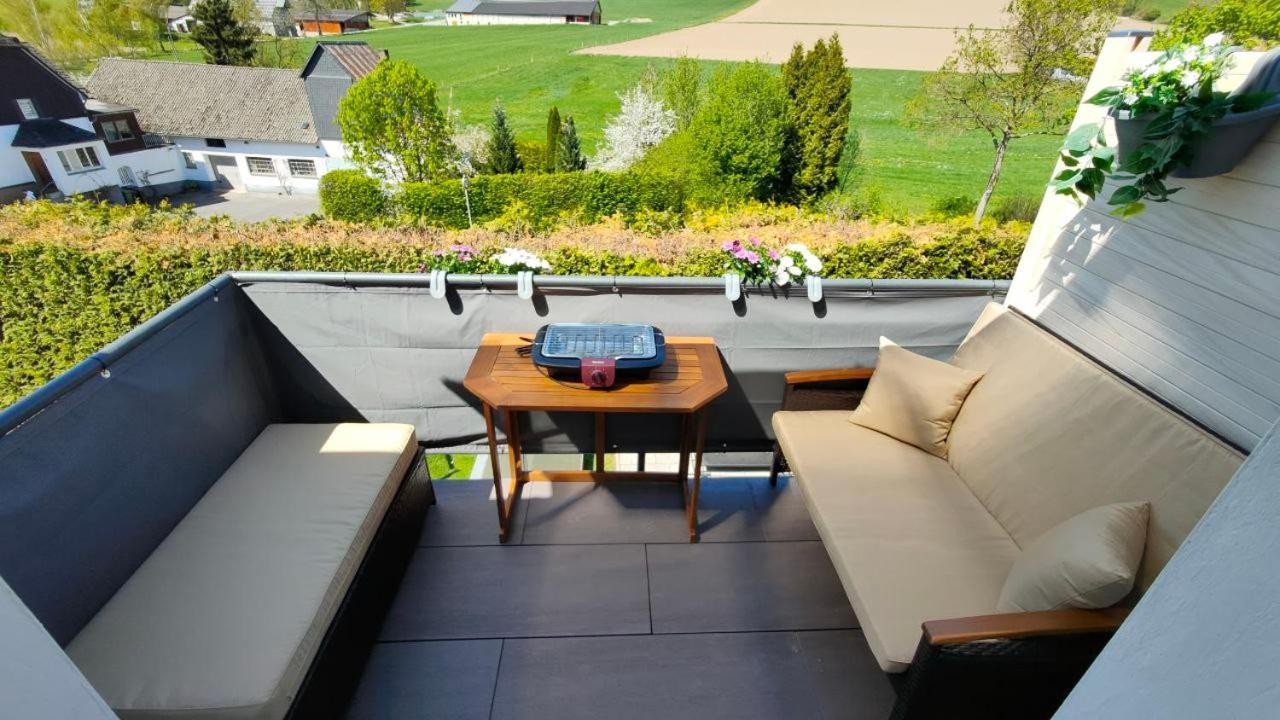 Modernes 3-Zimmer Loft Mit Balkon Hennesee 5 Min Eslohe Exterior foto